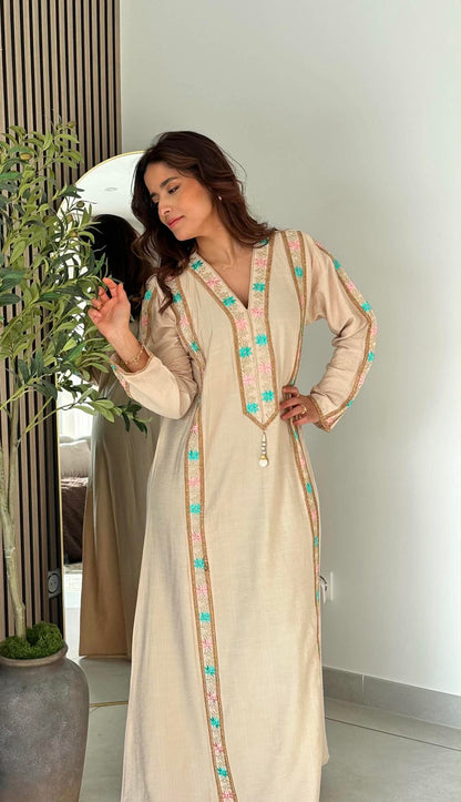 Robe longue évasée brodée - Beige