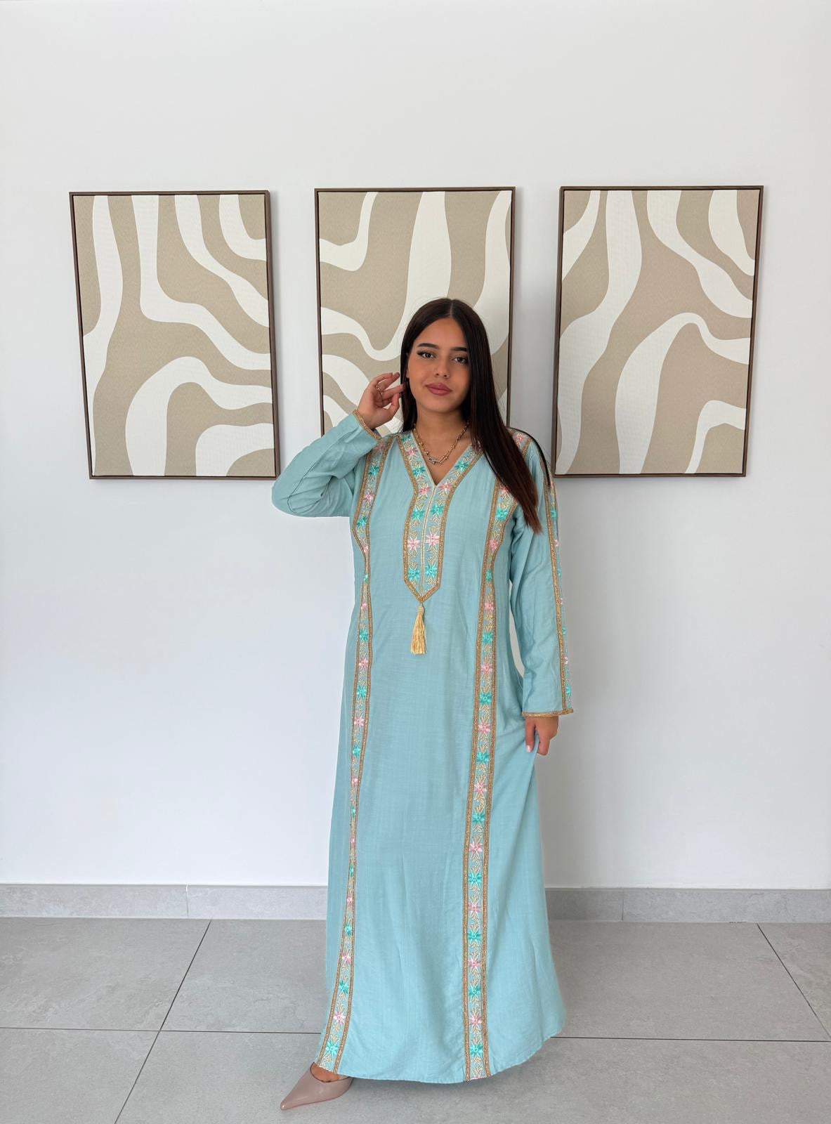 Robe longue évasée brodée - Bleu ciel