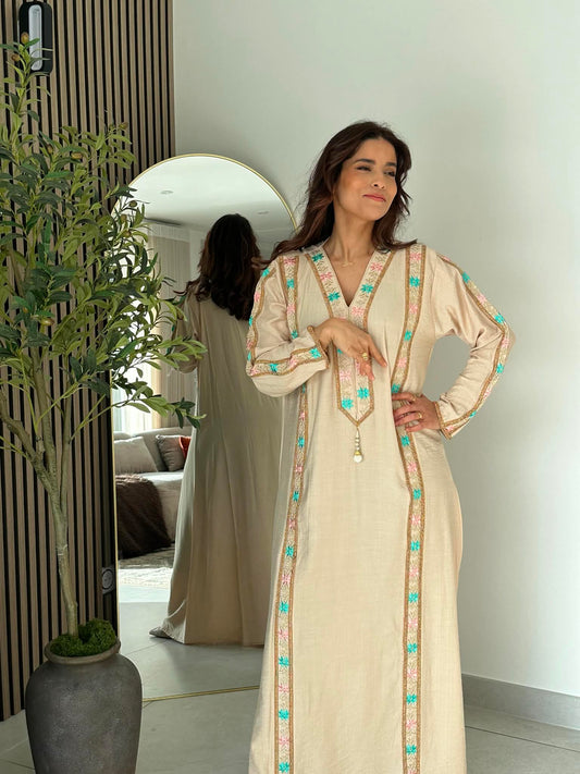 Robe longue évasée brodée - Beige