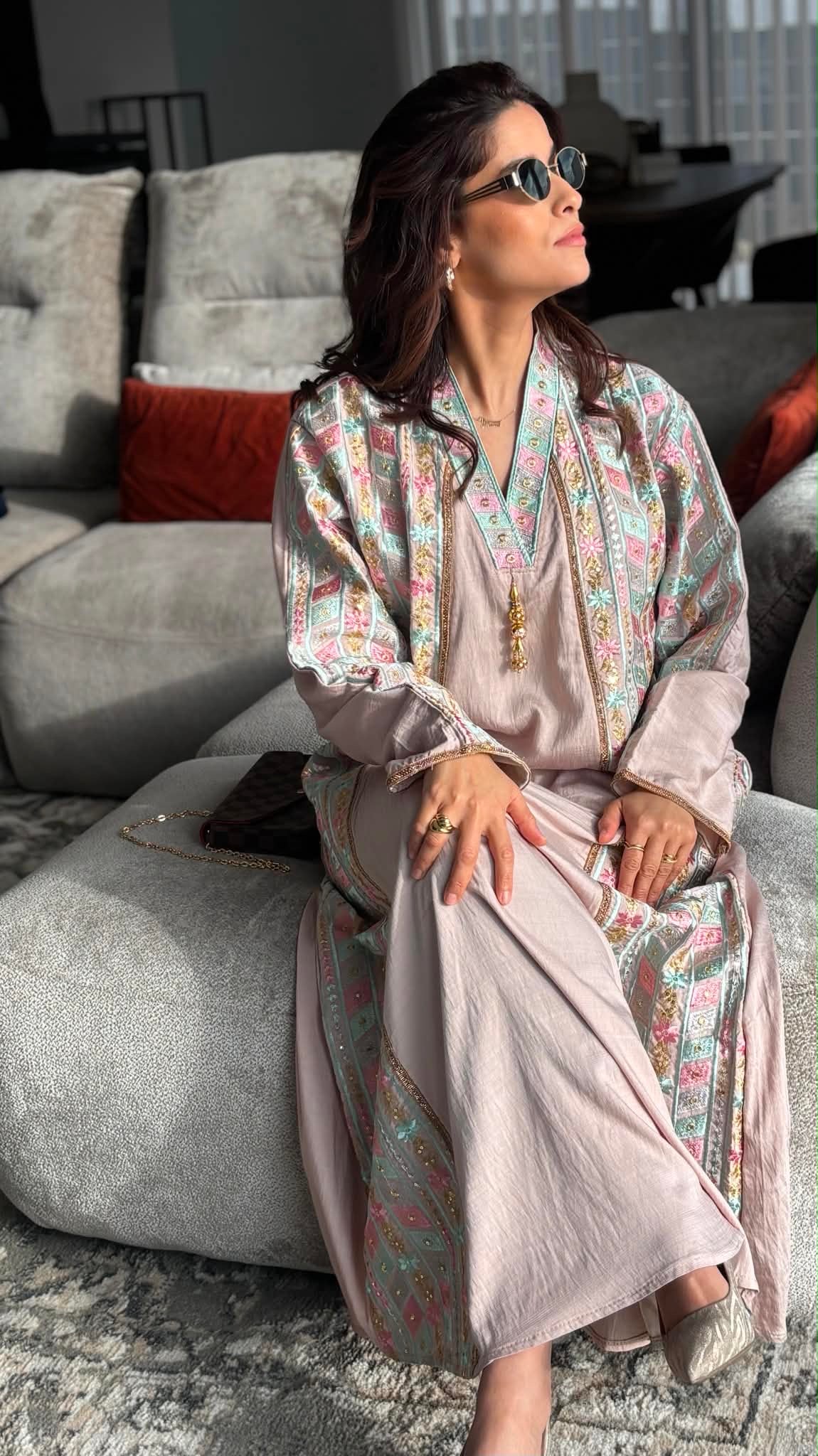 Robe longue évasée brodée - Rose poudré